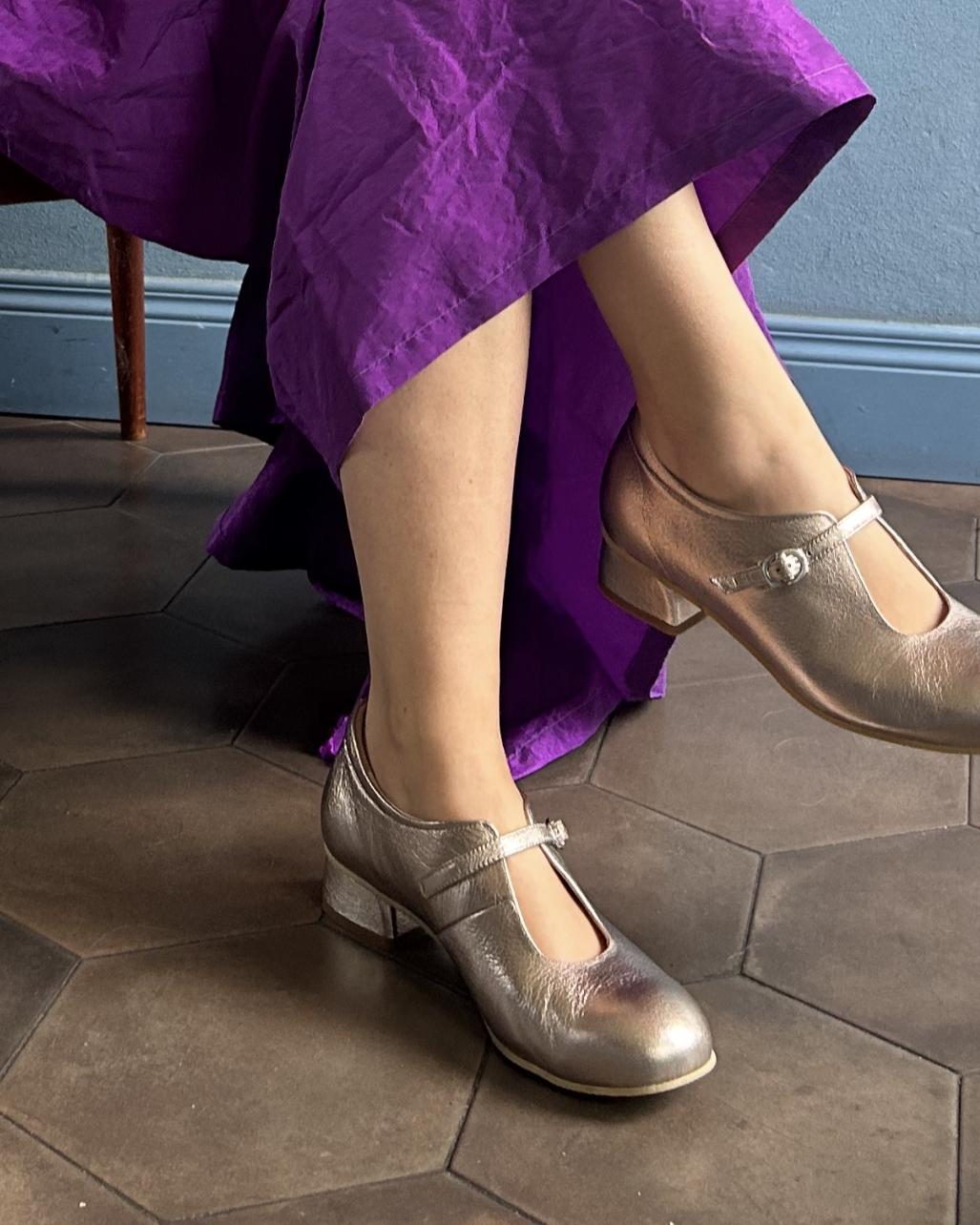 La Marchigiana scarpe donna con tacco basso e comodo in color platino