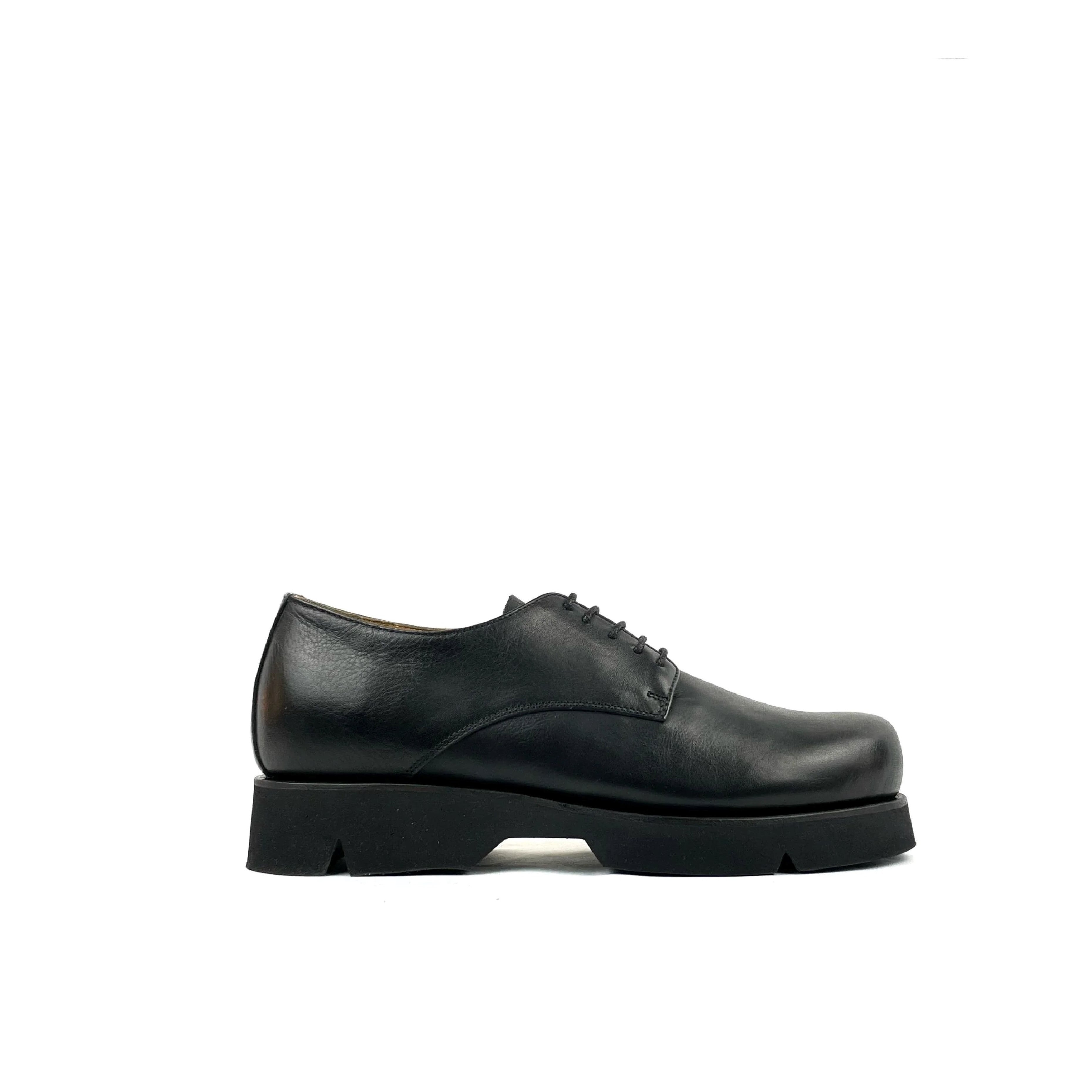 scarpa in pelle comoda con suola platform