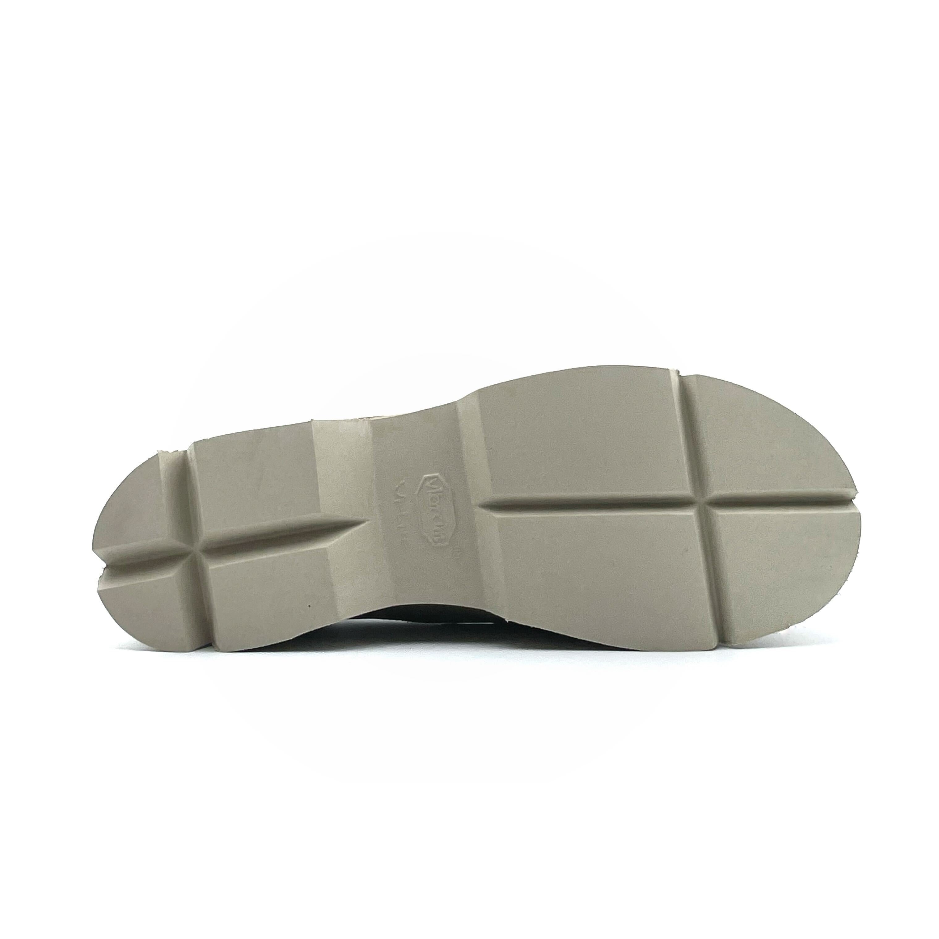 scarpe artigianali con suola vibram