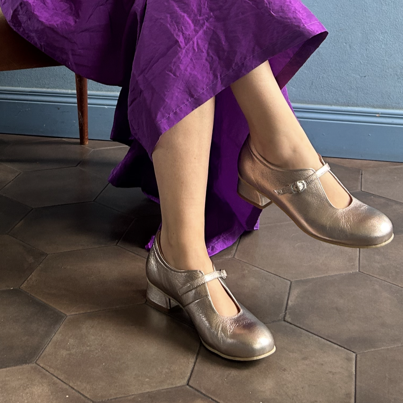 La Marchigiana scarpe donna con tacco basso e comodo in color platino