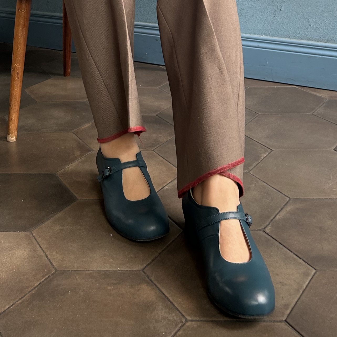 mary jane in pelle di vitello ottanio con cinturino